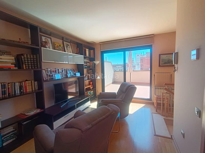 Foto dfc86230-1169-4ef2-b1f6-11c4bdc7e9b9. Dúplex muy luminoso, 3 habitaciones, terraza, parking y trastero en Terrassa