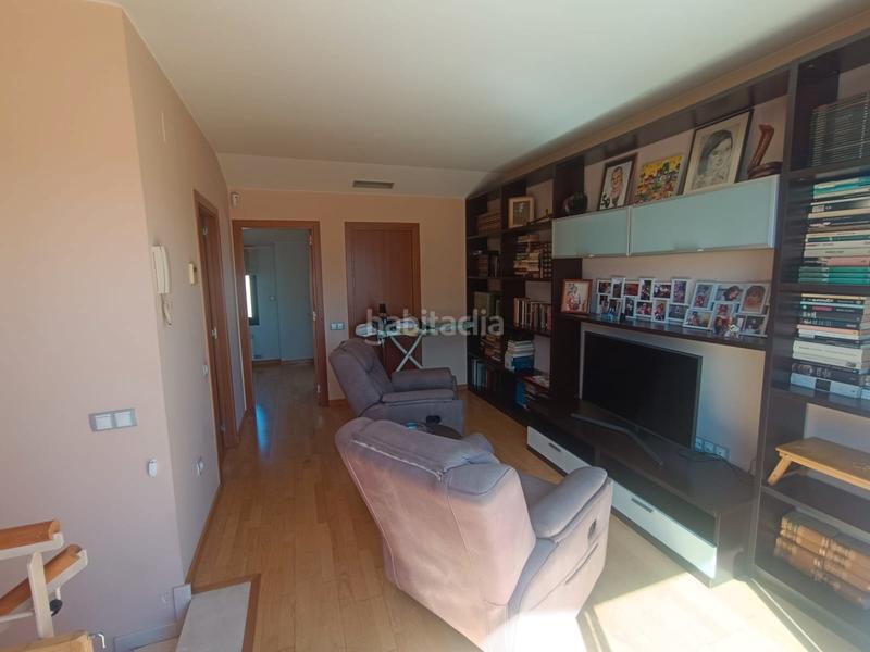 Foto e8d2c2a6-9df9-43a0-9d76-c7fdcd32f2cd. Dúplex muy luminoso, 3 habitaciones, terraza, parking y trastero en Terrassa