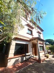 Xalet  Carrer bages. Chalet de 5 habitaciones, gran parcela de 620m2
