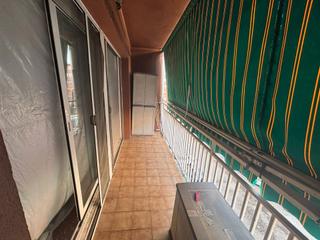 Pis  Carrer d'amèrica. 4 habitaciones y balcón. bien conservado para entrar a vivir