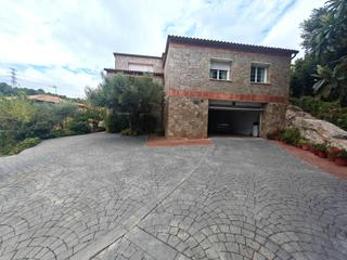 Chalet  Carrer guinart. Chalet de 5 habitaciones, gran parcela de 827m2