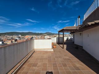 tic  Avinguda de l'abat marcet. Atico de 4 habitaciones y dos terrazas - a actualizar