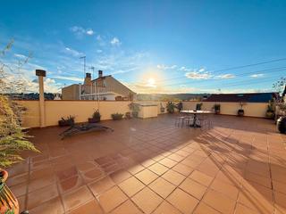 Semi detached house in Carrer Travessera