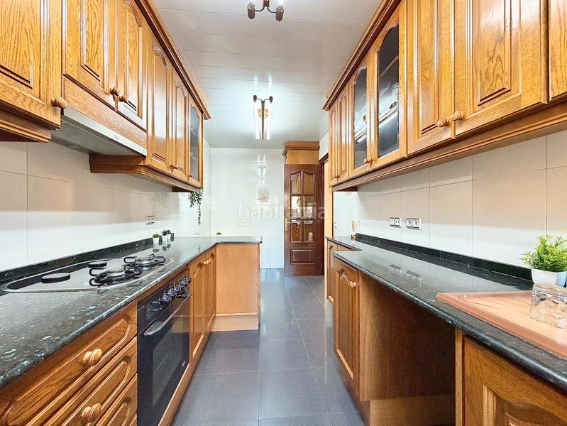 Foto 41b49900-734c-40d9-85d6-31cbf52b8ea6. Reihenhaus mit kamin heizung parking in Centre Sant Quirze del Vallès