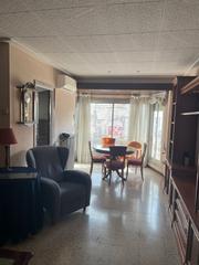 Affitto Appartamento  Carrer de josep trueta. 3 habitaciones, terraza y balcón