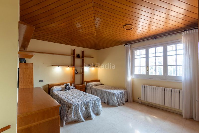 Foto 32094d94-bf4e-42fd-87a3-7e2e537f7758. Xalet amb calefacció aparcament piscina a Eixample - Can Bogunyà Castellar del Vallès