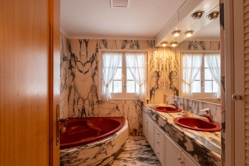 Foto 7934c64f-b48f-41f9-883c-60267a08e0d4. Xalet amb calefacció aparcament piscina a Eixample - Can Bogunyà Castellar del Vallès