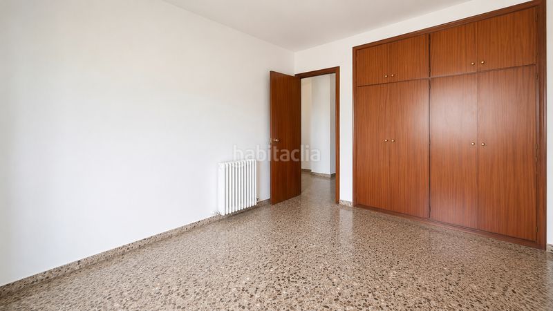 Foto a1cb1199-274c-46ed-a888-28397cfb6a88. Pis amb xemeneia calefacció a Can Boada Terrassa