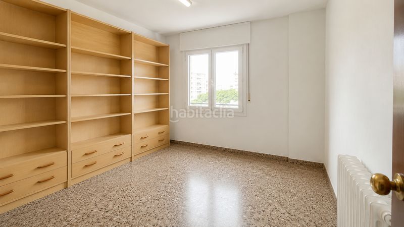 Foto eb70960f-fc62-461c-9c6b-0121da0da028. Pis amb xemeneia calefacció a Can Boada Terrassa