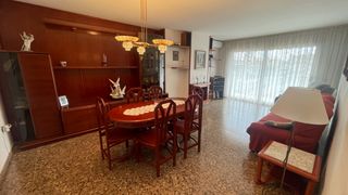 Pis  Carrer d'amadeu de savoia. 4 habitaciones y balc�n, mucha luz