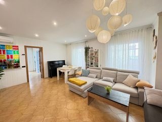 Planta baixa  Carrer del germ� joaquim. Planta baja copn patio, garaje y 2 habitaciones