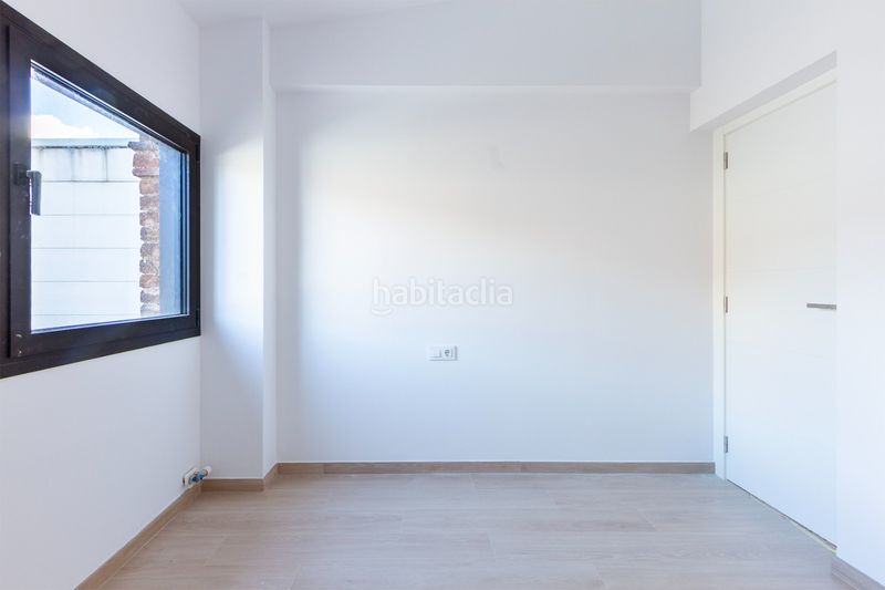 Foto c35462d6-60e4-499f-8a6f-3c73102f99c7. Casa adossada amb calefacció a Barri del Centre Terrassa
