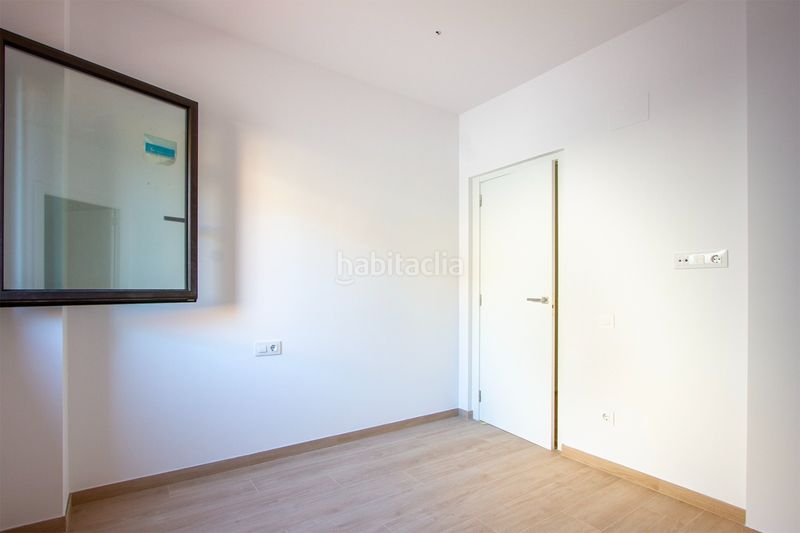 Foto dbd2e38a-28ef-4eed-8d77-7bc173a90551. Casa adossada amb calefacció a Barri del Centre Terrassa