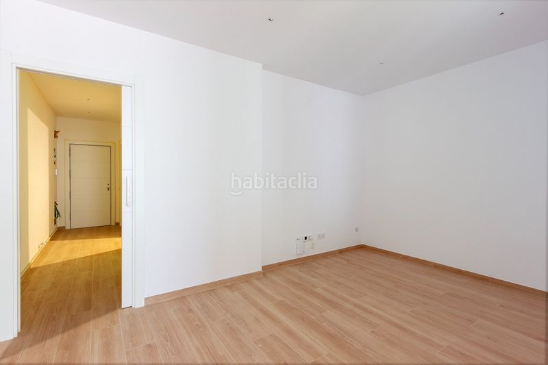 Foto e16fd654-99d0-4f09-b274-490119d43fdb. Casa adossada amb calefacció a Barri del Centre Terrassa