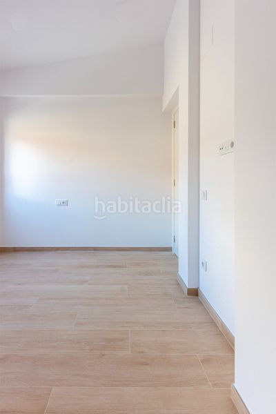 Foto fc49be36-d428-4925-ac66-9e4224095130. Casa adossada amb calefacció a Barri del Centre Terrassa