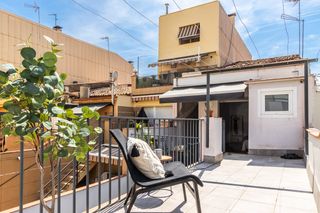 Pis a Carrer d'�gara 144. Primera planta con terraza, 3 habitaciones a reformar