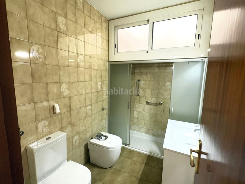 Foto 999910fb-92cc-4926-b0ea-4b232d65f2d1. Casa adossada amb calefacció aparcament a La Cogullada Terrassa