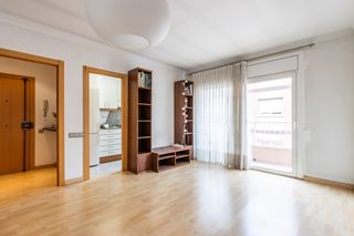 Flat  Carrer de vázquez de mella. Piso en perfecto estado, 3 habitaciones y balcón. 4º sin ascenso