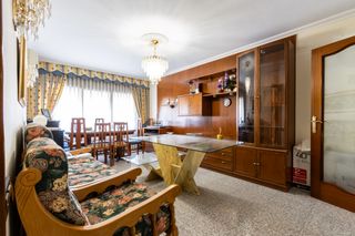 Flat  Carrer d'alexander bell. 4 habitaciones y balcón. para entrar a vivir