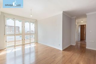 Pis  Avenida barcelona. Vistas despejadas a sierra nevada, mucha luz y ubicación top en