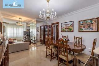 Pis  Calle arquitecto felipe giménez lacal. Magnífico piso en venta en la zona de mondragones, granada!