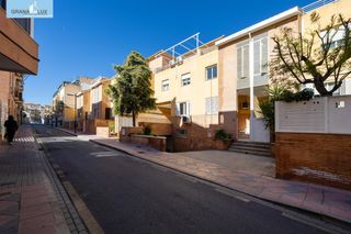 Reihenhaus  Calle de lérida. Adosada en zona poniente armilla