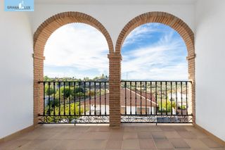 Casa aparellada  Calle de la iglesia. Casa en venta en el centro de alfacar  amplia, luminosa y muy fu