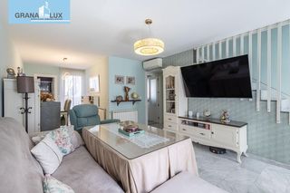 Maison jumelée  Calle de clara campoamor. Adosada en atarfe