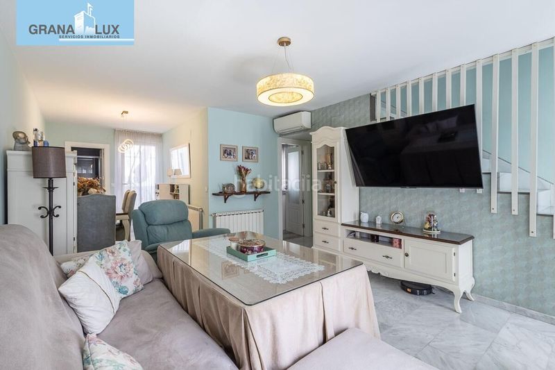 Foto 4167c416-03a3-43ad-b4b6-5ef57adb64de. Casa aparellada amb aparcament a Atarfe