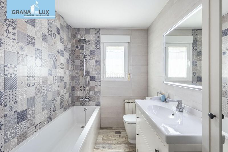 Foto 68d5031b-668c-4235-9196-6bf60552d876. Casa aparellada amb aparcament a Atarfe