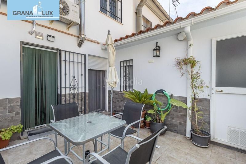 Foto aa554293-5ab2-49b0-b856-fe07741f2eac. Casa aparellada amb aparcament a Atarfe