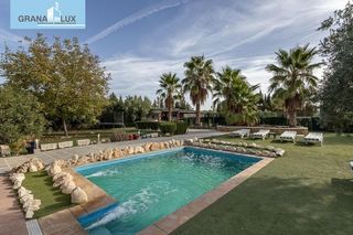 Masia  Avenida paraiso. Casa rural en funcionamiento en caparacena