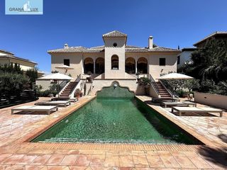 Chalet  Calle de la retama. Villa exclusiva reformada en 2023 con patio andaluz y vistas abi