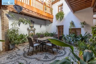 Casa  Calle horno del hoyo. Auténtica casa con corrala tradicional y azotea en el corazón de