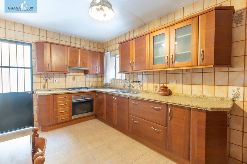 Foto 4e72eb15-2bbd-4a0e-be3d-9a523901bc87. Casa amb aparcament a San Miguel Armilla