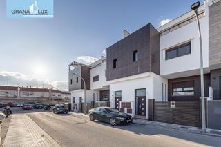Haus  Calle de nogales. Espectacular casa en maracena