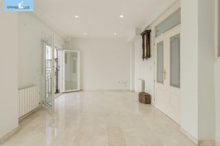 Casa adossada  Calle hipócrates. Amplia propiedad familiar junto al centro comercial nevada