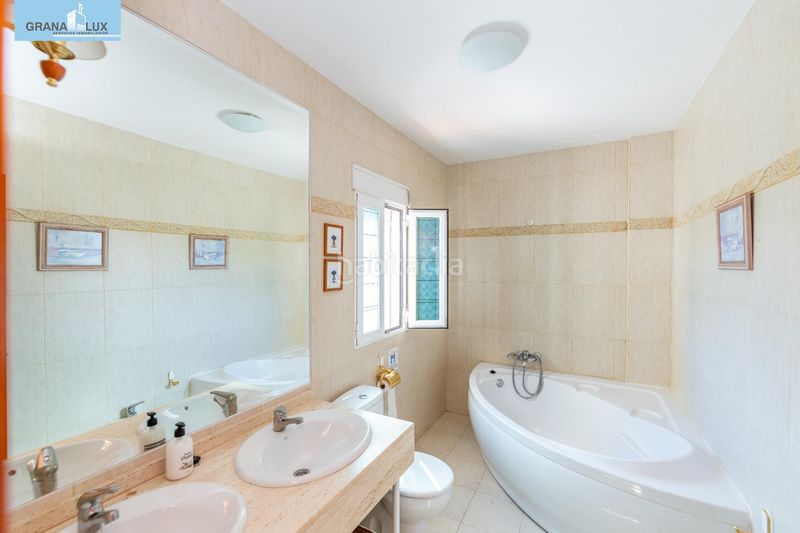 Foto bda08824-7d78-4356-8467-a395bebd4e26. Xalet amb calefacció aparcament piscina a Barrio de la Vega Monachil