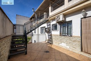 Casa adossada  Avenida san cayetano. Casa adosada junto parada metro en churriana