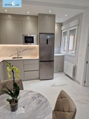 Miete Appartement  Calle nueva de san antón. Piso en alquiler en pleno centro