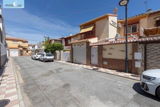 Casa adossada  Calle de la virgen de loreto. Adosada en armilla con patio y garaje  junto a nevada shopping y