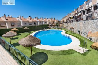Casa adossada  Calle los montes. Adosada en urbanización en huetor vega