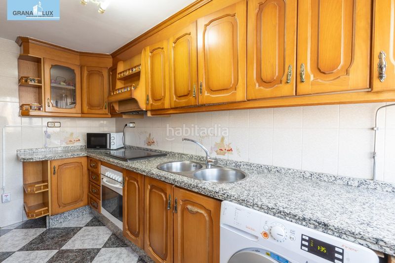 Foto f6a8b7c9-3567-4cac-9b93-815f2d0e488f. Pis a Barrio de Zaidín Granada
