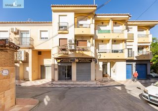 Local Comercial  Calle del cerezo. Local comercial con 100m2 en la zubia