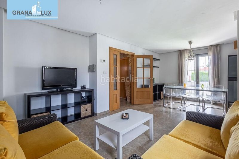 Foto a8406e5b-56f3-41dd-a208-7b746d805468. Casa aparellada amb calefacció aparcament a Jun