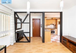 Rez-de-chaussée  Calle de la veleta. Piso de 1 dormitorio con plaza de garaje a pie de metro!