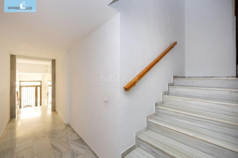 Foto 1e60cb19-c63c-45ff-bd71-0fae982f71ae. Piso  2 dormitorios, garaje y ascensor a la entrada de la zubia, junto ayuntamiento. perfecto estado en Zubia (La)