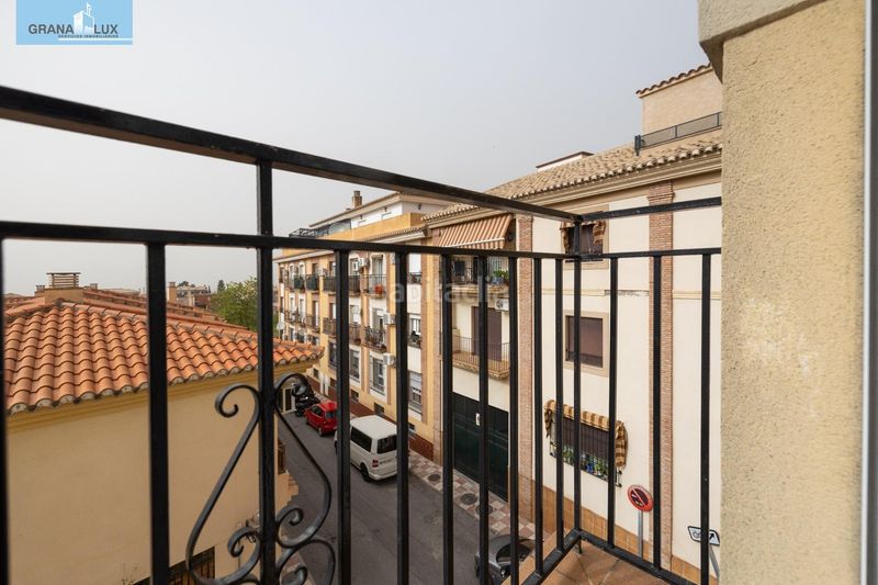 Foto 5049f53f-34ef-4181-ad15-0c1fb983557f. Piso  2 dormitorios, garaje y ascensor a la entrada de la zubia, junto ayuntamiento. perfecto estado en Zubia (La)