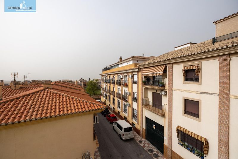 Foto 5a41b52c-9bef-40e0-b12a-4b8594a093b7. Piso  2 dormitorios, garaje y ascensor a la entrada de la zubia, junto ayuntamiento. perfecto estado en Zubia (La)