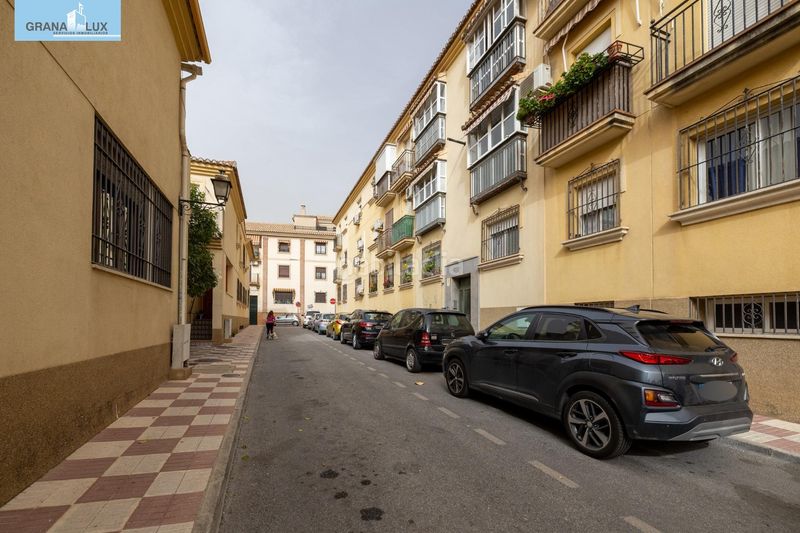 Foto de868b3b-bbed-449b-8118-3bdfe93fda67. Piso  2 dormitorios, garaje y ascensor a la entrada de la zubia, junto ayuntamiento. perfecto estado en Zubia (La)